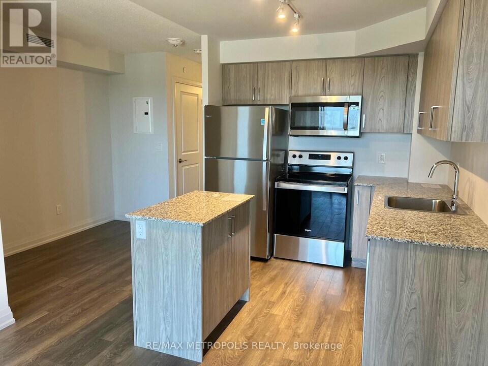 20 Meadowglen Pl in Toronto, ON - Building Photo