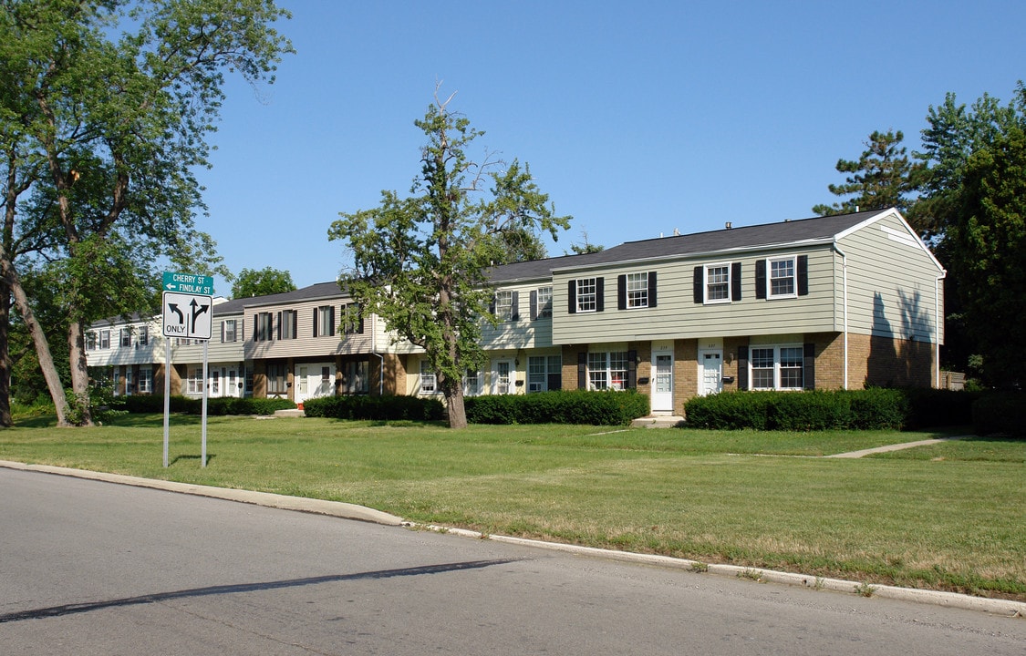 237 W Indiana Ave in Perrysburg, OH - Building Photo