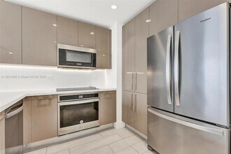 2000 Metropica Wy, Unit 2307 in Sunrise, FL - Building Photo - Building Photo