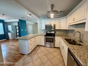 1327 Azalea Dr in Jacksonville, FL - Building Photo - Building Photo