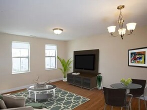 Burnham Apartment Homes in Beverly, MA - Foto de edificio - Building Photo