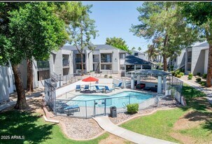 2311 E Union Hills Dr, Unit 2-2 in Phoenix, AZ - Building Photo