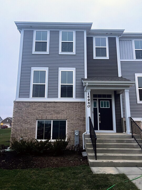 14940 Dyer Ln in Plainfield, IL - Building Photo