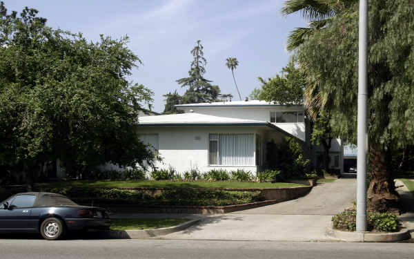 665 S Lake Ave in Pasadena, CA - Foto de edificio