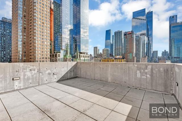 534 W 42nd St in New York, NY - Building Photo - Building Photo