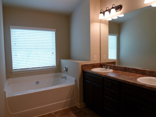 2739 Woodward Down Trail in Buford, GA - Building Photo - Building Photo
