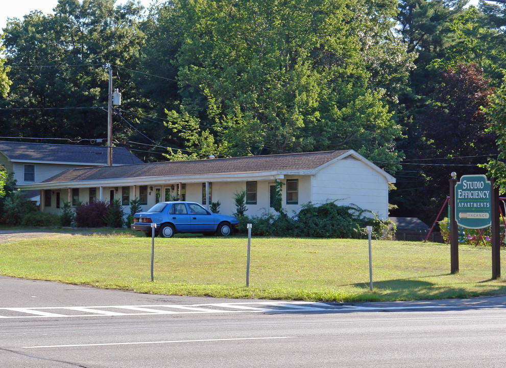 Studio Effeciency Apartments in Guilderland, NY - Foto de edificio