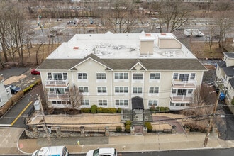 Amanda's Place in White Plains, NY - Foto de edificio - Building Photo