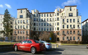 Wykagyl Garden Apartments in New Rochelle, NY - Building Photo - Building Photo