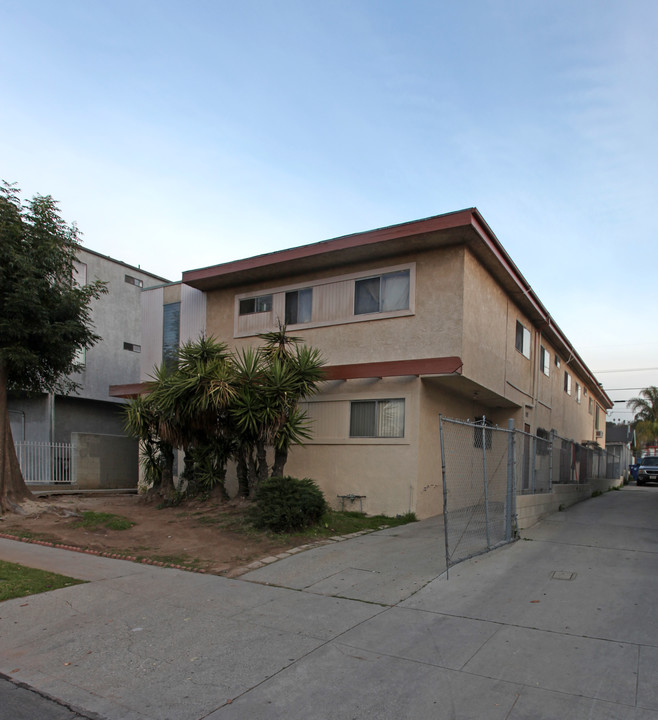 5213 Meridian St in Los Angeles, CA - Building Photo