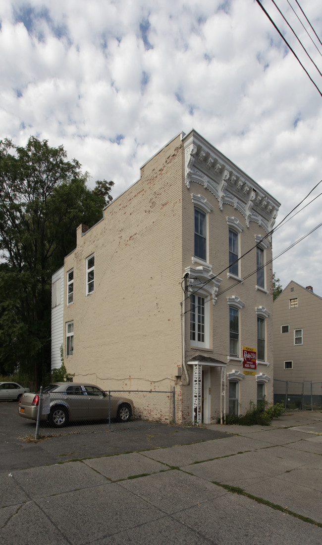 502 Clinton Ave in Albany, NY - Building Photo - Building Photo