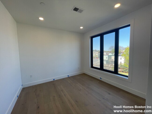 30 Penniman Rd, Unit 307 in Boston, MA - Building Photo - Building Photo