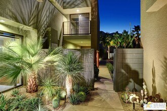 1536 E Baristo Rd in Palm Springs, CA - Foto de edificio - Building Photo