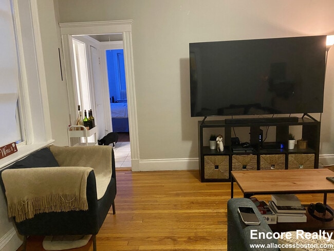 110 Brainerd Rd, Unit 15 in Boston, MA - Foto de edificio - Building Photo