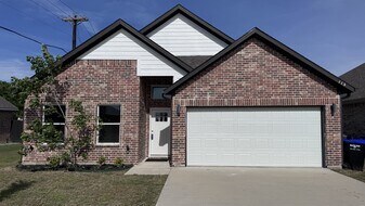 115 Hessed St in Greenville, TX - Building Photo