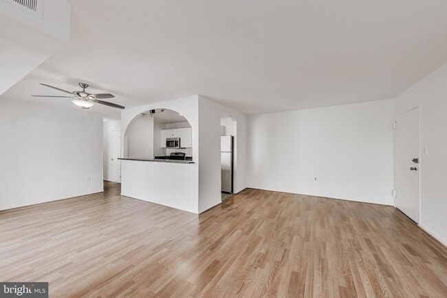 12307 Braxfield Ct, Unit 5 in North Bethesda, MD - Foto de edificio - Building Photo