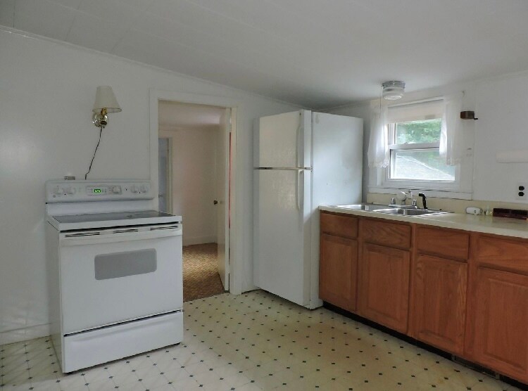 10 Kinderhook St in Randolph, ME - Foto de edificio