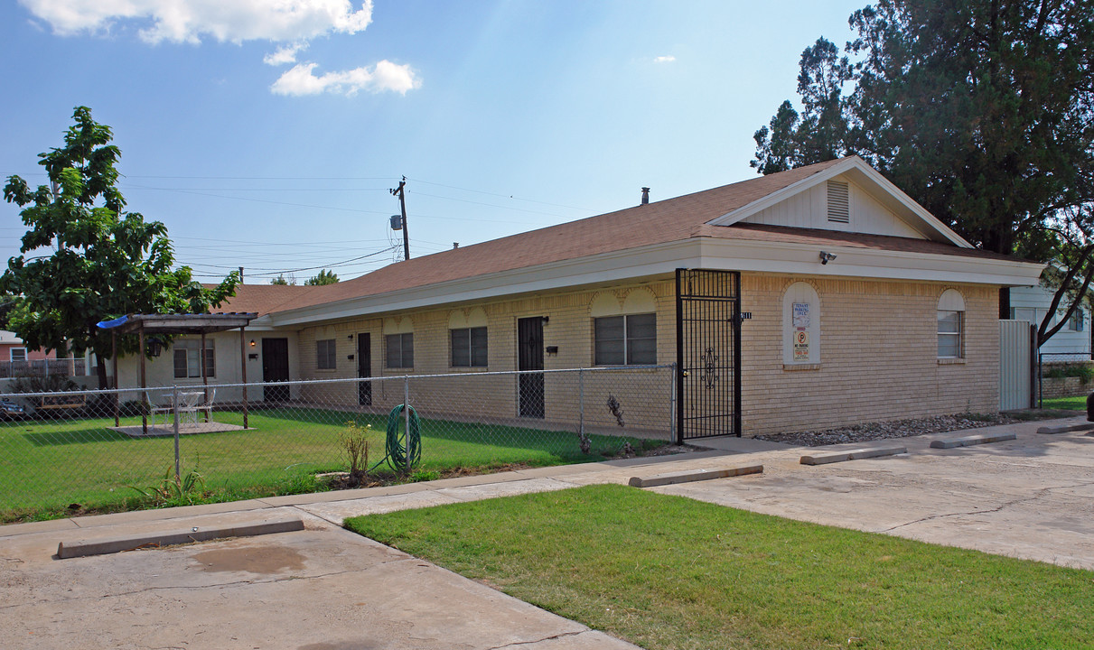 4611 35th St in Lubbock, TX - Building Photo