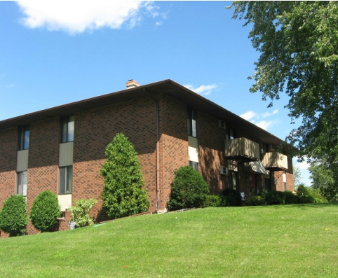 Easthaven Court in Appleton, WI - Building Photo