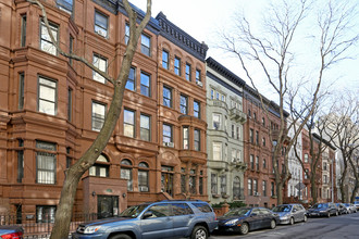 10 W 90th St in New York, NY - Building Photo - Building Photo