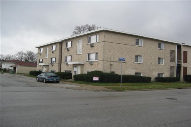 2003 Broadway St in Blue Island, IL - Building Photo - Building Photo