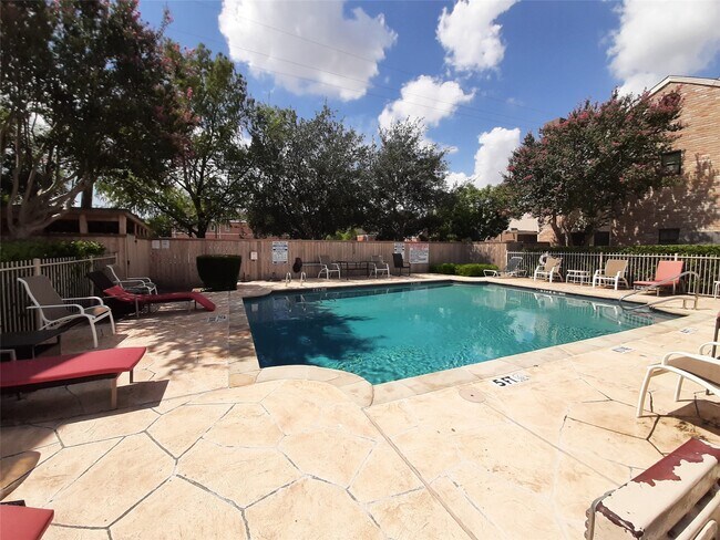 767 Bering Dr in Houston, TX - Building Photo - Building Photo