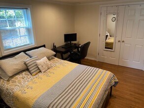 1620 Rugby Ave, Unit B in Charlottesville, VA - Building Photo - Building Photo