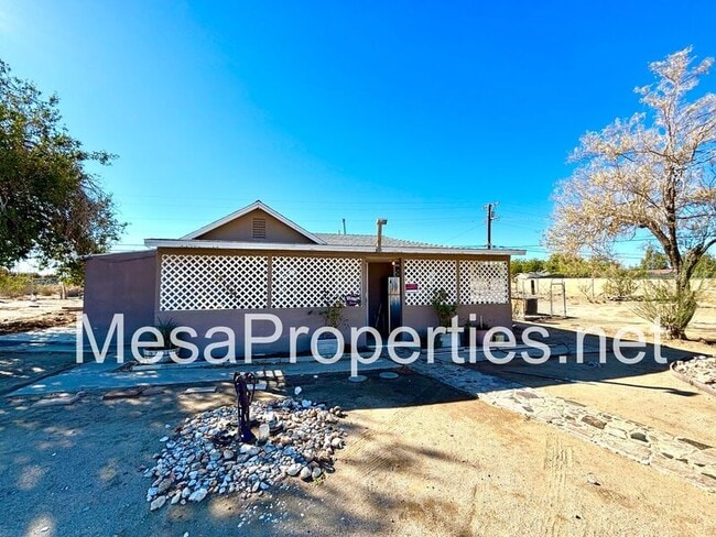 15235 Cholame Rd in Victorville, CA - Building Photo - Building Photo