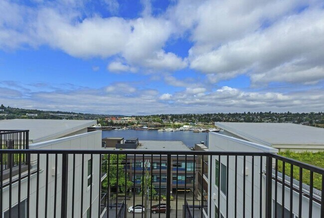 Eastlake Flats in Seattle, WA - Foto de edificio - Building Photo