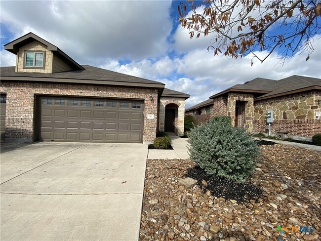 property at 716 Creekside Cir