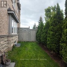 28 Lavallee Cres in Brampton, ON - Building Photo - Building Photo