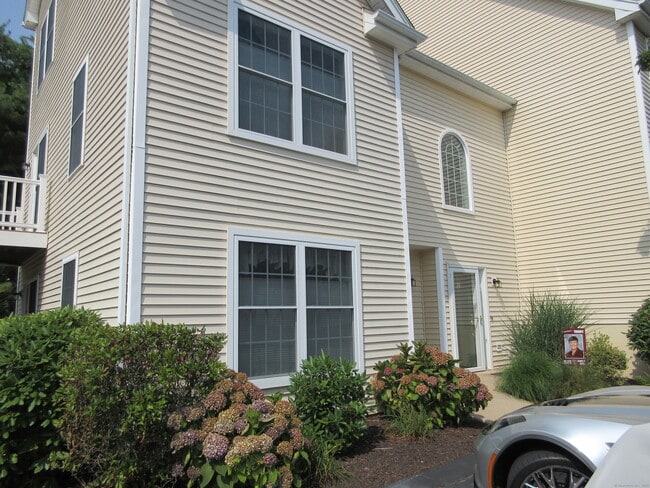 15 Freedom Way in East Lyme, CT - Building Photo - Building Photo