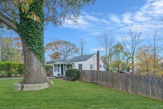 120 Lookout Dr in Sound Beach, NY - Building Photo - Building Photo