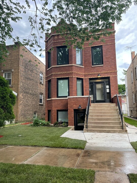 3436 N Springfield Ave, Unit G in Chicago, IL - Building Photo