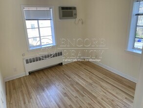 50 Alton Pl, Unit 4 in Brookline, MA - Foto de edificio - Building Photo