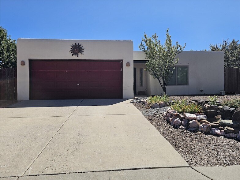 7524 Kachina Loop in Santa Fe, NM - Building Photo