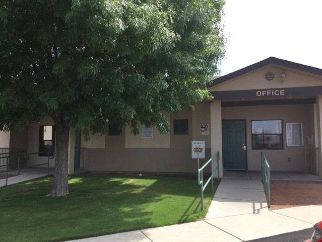 Mesquite Village Apartments in Las Cruces, NM - Foto de edificio - Building Photo