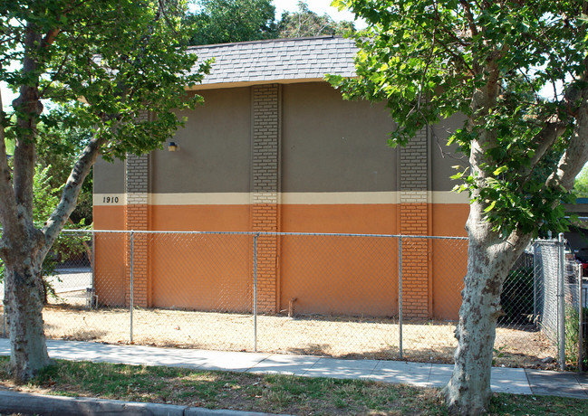 1910-1924 E Harvey Ave in Fresno, CA - Building Photo - Building Photo