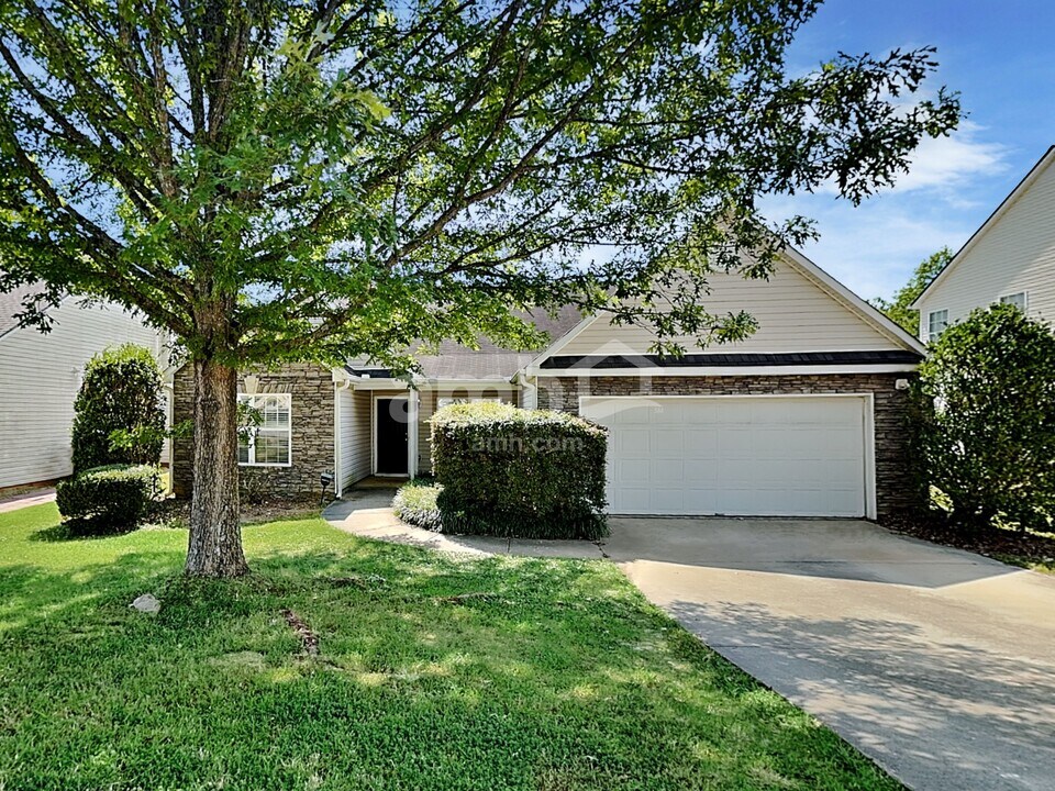 2347 Swan Lake Dr SW in Grayson, GA - Building Photo