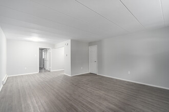 Valley Brook Apartments in Ambler, PA - Building Photo - Interior Photo