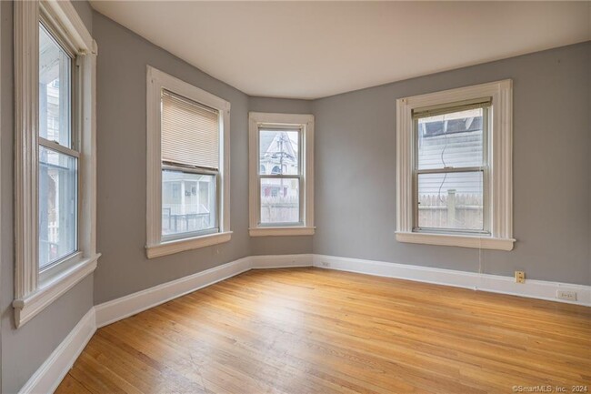 26 Pleasant St in Bridgeport, CT - Building Photo - Building Photo