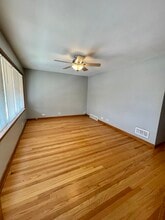 5735 S Meade Ave, Unit 2 in Chicago, IL - Foto de edificio - Building Photo