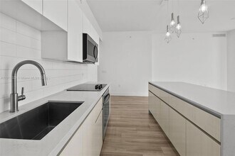 101 Diplomat Pkwy, Unit 2002 in Hallandale Beach, FL - Building Photo - Building Photo