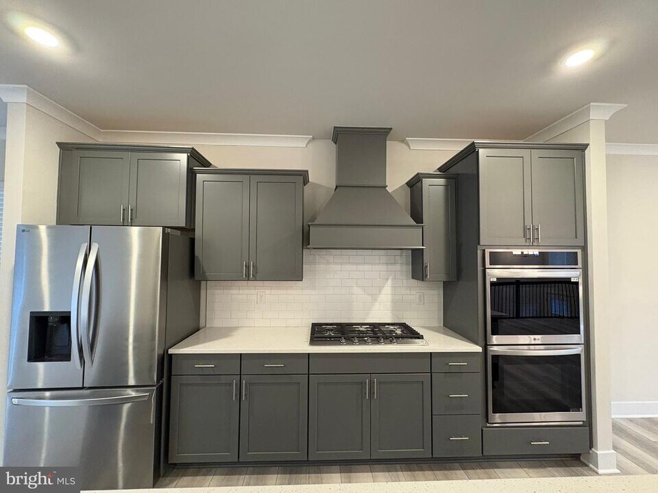 330 Birdie Ct in Pikesville, MD - Foto de edificio