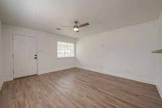 917 Adele St in Houston, TX - Building Photo - Building Photo