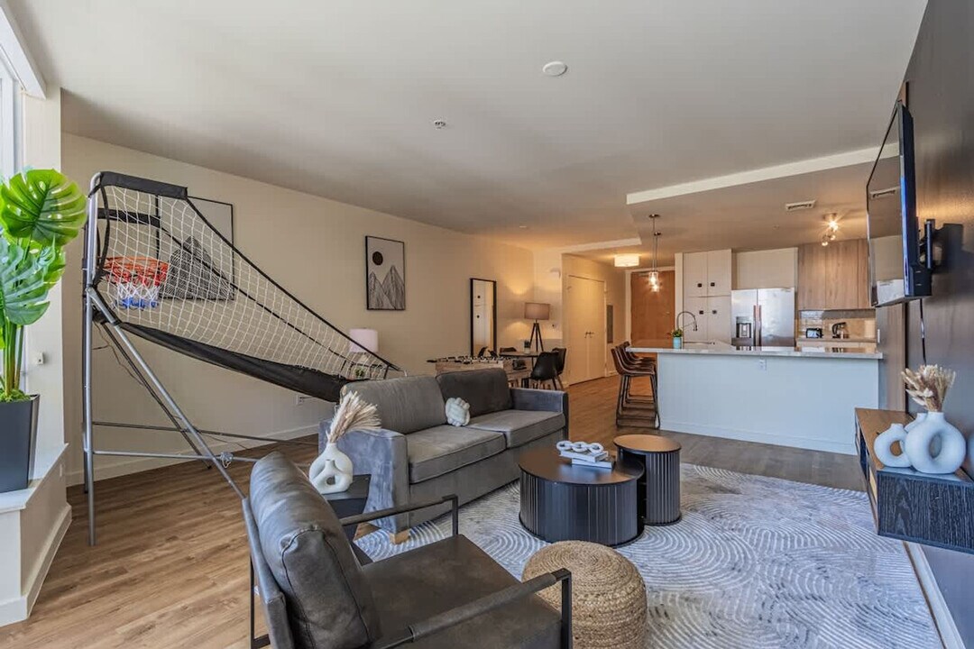 44 W Monroe St in Phoenix, AZ - Building Photo