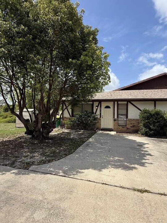 6212 Horseshoe Ave in Titusville, FL - Building Photo