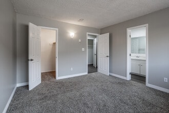 Sunrise Palms in Anaheim, CA - Foto de edificio - Interior Photo