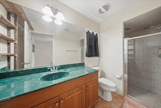 3080 Linwood Ave, Unit One in Naples, FL - Foto de edificio - Building Photo