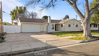 9641 Comanche Ave in Los Angeles, CA - Building Photo